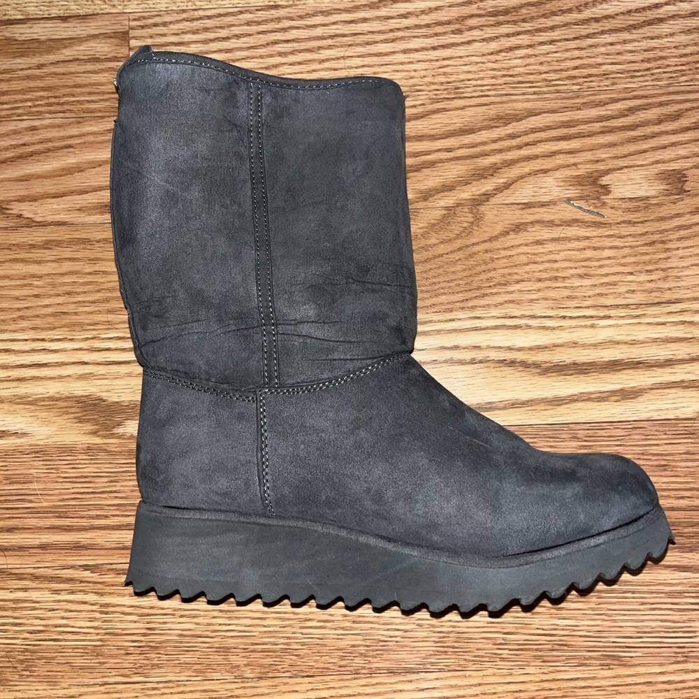 (Brand Unkown) - Grey Insulated Boots